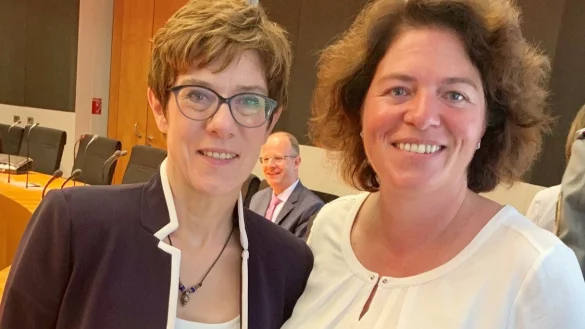 Annegret Kramp-Karrenbauer und die heimsche CDU-Bundestagsabgeordnete Kerstin Vieregge. - &copy; CDU