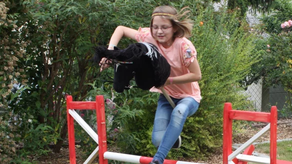 &laquo;Hobby Horsing&raquo; - &copy; Foto: Tina Gardt/dpa