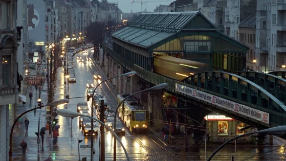 Tram - &copy; Foto: Hubert Link/dpa-Zentralbild/dpa