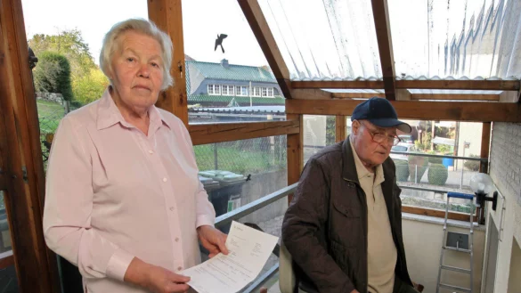 Anita und Hermann Brinkmann wurden von einem Techniker des Kölner Treppenliftherstellers  betrogen. Jetzt hat das Unternehmen reagiert. - © Bernhard Preuss