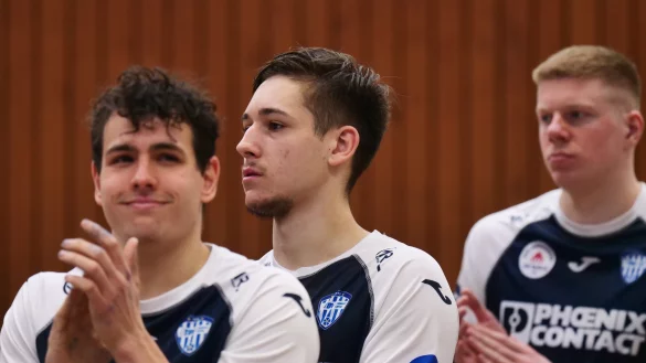 Ein neues Gesicht zwischen zwei WM-Fahrern: Samuel Zehnder (links) und Niels Versteijnen (rechts) spielten erstmals mit dem türkischen A-Jugendlichen Sadik Emre Herseklioglu zusammen. - © Jörg Hagemann