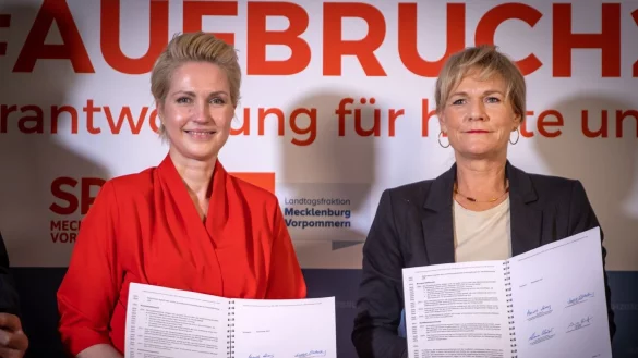 Unterzeichnung Koalitionsvertrag zwischen SPD und Linke - &copy; Foto: Jens B&uuml;ttner/dpa-Zentralbild/dpa