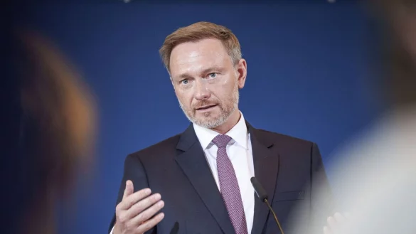 - &copy; Michael Kappeler/dpa