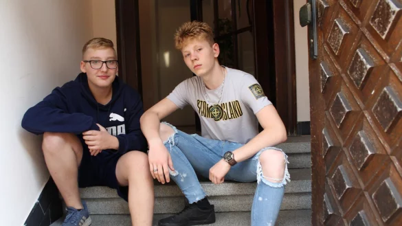 Beweisen Mut: Sebastian (links) und Nick setzen ein Zeichen f&uuml;r das Leben in der Jungenwohngruppe. Sie haben bewusst entschieden, nicht bei ihren Eltern zu leben. - &copy; Sandra Castrup