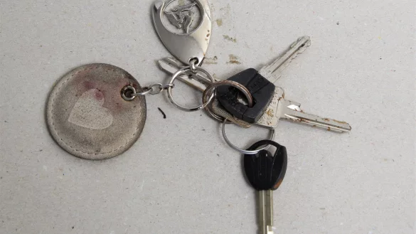 Diesen Schl&uuml;sselbund soll der unbekannte Tote bei sich getragen haben. Die Polizei bittet um Hinweise. - &copy; Polizei Paderborn