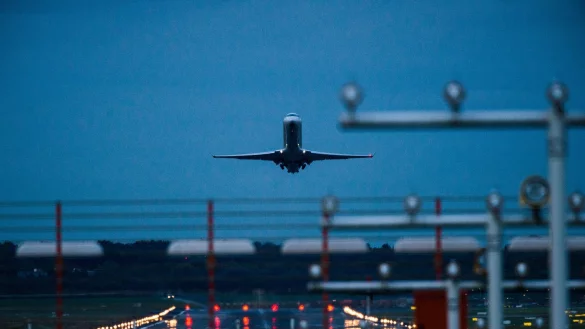 Flugzeug - © Foto: Christophe Gateau/dpa