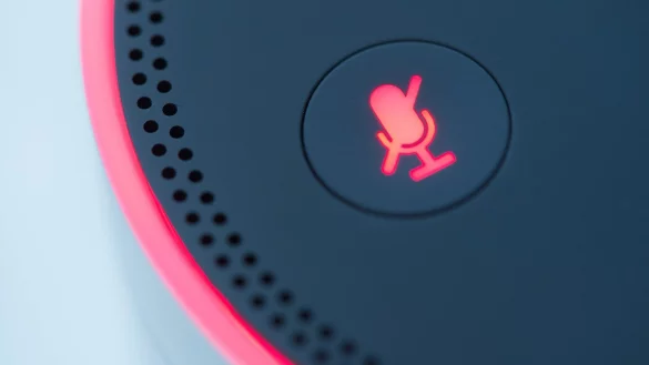 Der Echo-Lautsprecher von Amazon wartet darauf, dass das Schl&uuml;sselwort "Alexa" f&auml;llt. - &copy; Franziska Gabbert