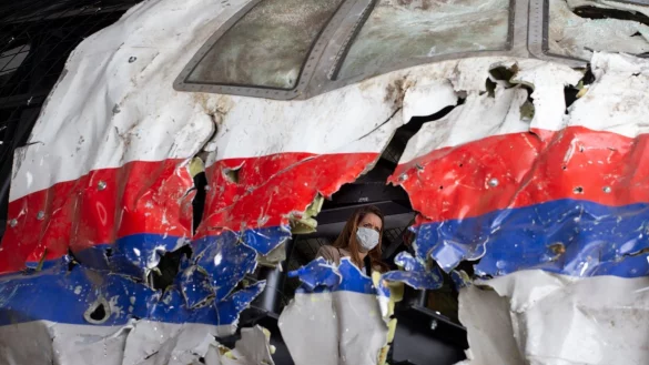 Flugzeugwrack - &copy; Foto: Peter Dejong/AP Pool/dpa