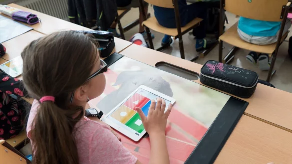 Die Sch&uuml;ler in Horn-Bad Meinberg sollen k&uuml;nftig mit Hilfe eines Tablet-Computers lernen. Die ersten Ger&auml;te sind bestellt. - &copy; Symbolfoto: pixabay.com