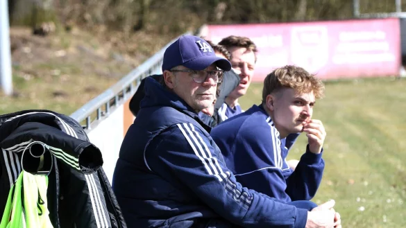 Nicht mehr Trainer der SG Bentorf/Hohenhausen: Thomas Johanfunke (vorne). - © Oliver König