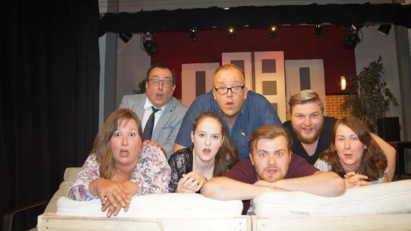 Die Besetzung: (von links) Sandra Wehmh&ouml;rner, Peter Deppe, Lisa Marie Wiegand, Lars B&uuml;cherl, Kevin Nolting, Bastian B&uuml;hler und Sandra Kitzinger. - &copy; LaB&uuml;Vision