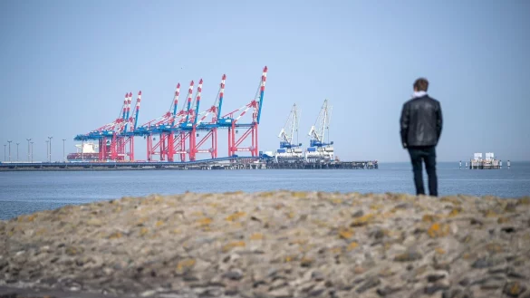 Containerterminal in Wilhelmshaven - &copy; Foto: Sina Schuldt/dpa