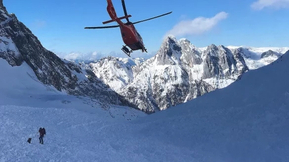 Lawinenunfall - &copy; Foto: -/Bayerisches Rotes Kreuz/dpa