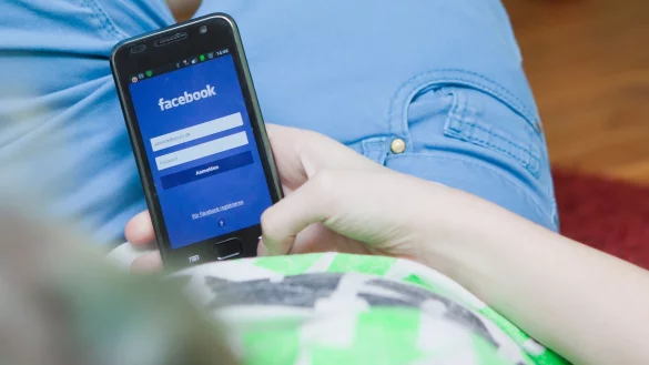 S&uuml;chtig nach sozialen Medien - &copy; Foto: Silvia Marks/dpa-tmn