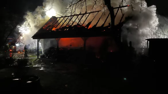 In der Wistighöferheide ist eine Garage niedergebrannt. - © Feuerwehr Lemgo