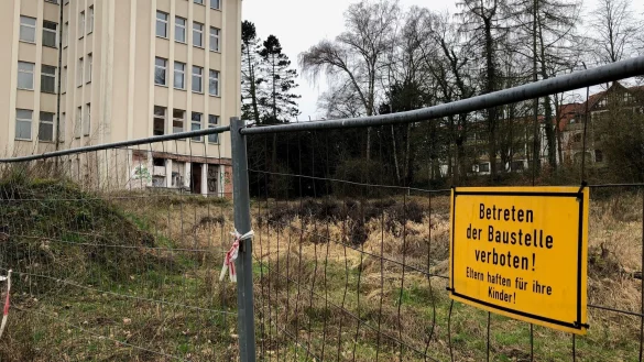 Das ehemalige Grandhotel und Sanatorium "Fürstenhof" an der Parkstraße steht seit Jahren leer. Zuletzt diente der Gebäudetrakt als Standort einer Reha-Einrichtung. Jetzt soll an der Stelle ein Hotel seinen Betrieb aufnehmen. - © Thomas Reineke