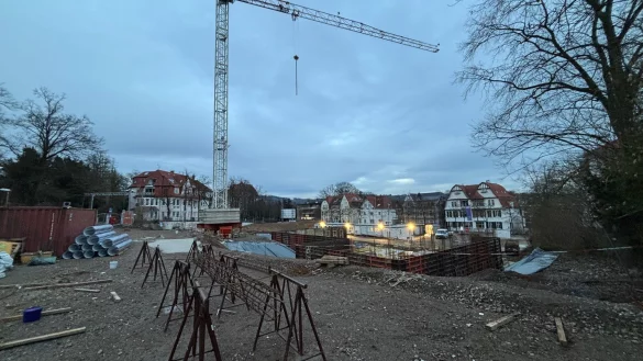 Auf der Baustelle des neuen Medicampus herrscht reichlich Betrieb. - © Thomas Reineke