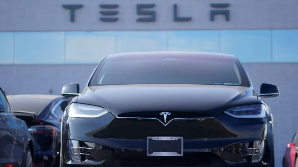 Tesla - &copy; Foto: David Zalubowski/AP/dpa