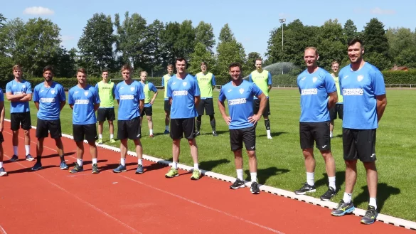 Nur Bjarki Mar Elisson fehlt wegen eines Schnupfens. Ansonsten sind alle Spieler des TBV Lemgo Lippe p&uuml;nktlich beim Trainingsauftakt zur Stelle. - &copy; Paul Cohen