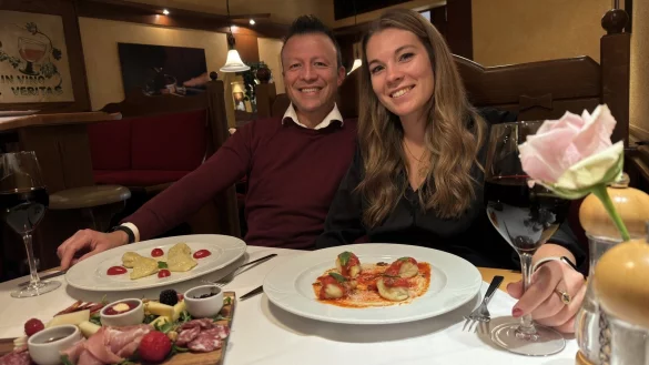 Andrea Tuligi und Alicia Preuss im "Perle Sarde". Sie stehen bei den Google-Nutzern in Bad Salzuflen mit 4,9 Sternen auf dem ersten Platz. - © Sven Kienscherf