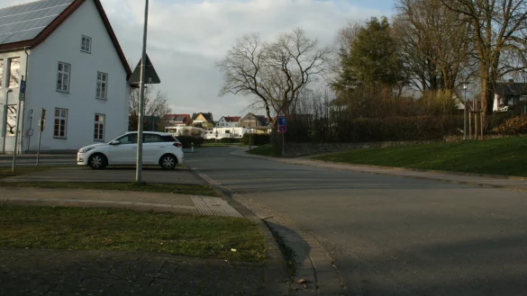 Die Gro&szlig;e Twete mit Grundschule und Gymnasium soll verkehrsberuhigt werden. Einen Zebrastreifen wird es f&uuml;r die Sch&uuml;ler in der Stra&szlig;e aber nicht geben. - &copy; Archivfoto: Sylvia Frevert