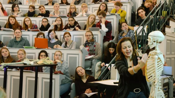 Vorlesung in Anatomie - &copy; Foto: Waltraud Grubitzsch/dpa-Zentralbild/dpa