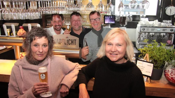 Lemgo Live: (von links) Susanne Weege, Karsten Arning, Michael Nawrot, Andreas Wagner und Britta Schmieder freuen sich auf Musik und viele G&auml;ste. - &copy; Carolin Brokmann-F&ouml;rster