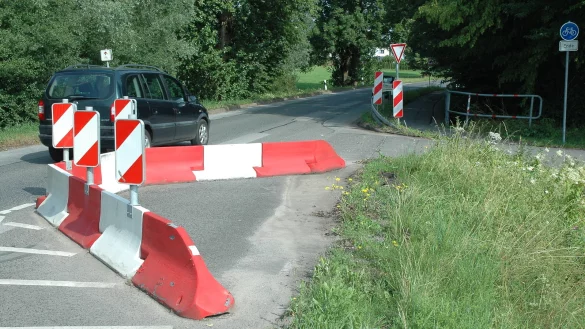 Zur Sanierung vorgesehen: Bei den Umbauarbeiten soll auch die k&uuml;nstliche Fahrbahnverengung optimiert werden - &copy; Manfred Brinkmeier