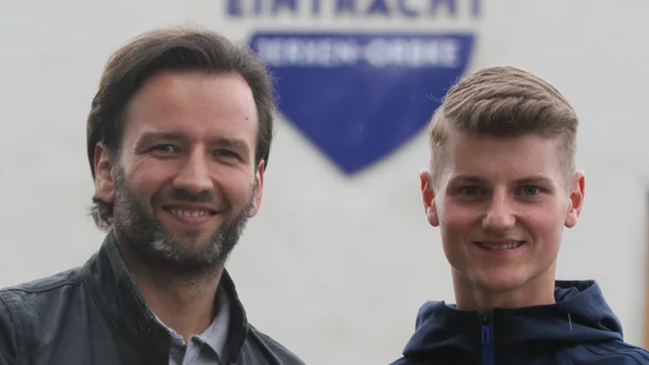 Obmann Hubert Orynczak (links) und Michael Ring, der schon als Jugendspieler den Sprung in die Erste schaffte. - &copy; Sebastian Lucas