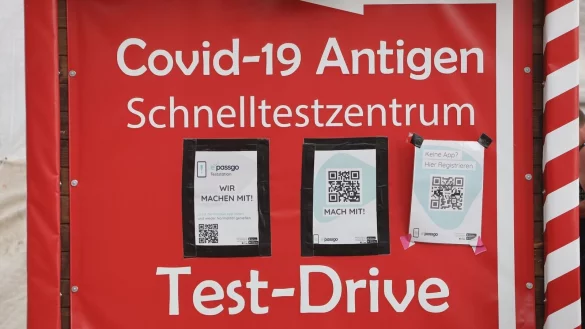 Corona-Testzentrum - &copy; Foto: Matthias Bein/dpa