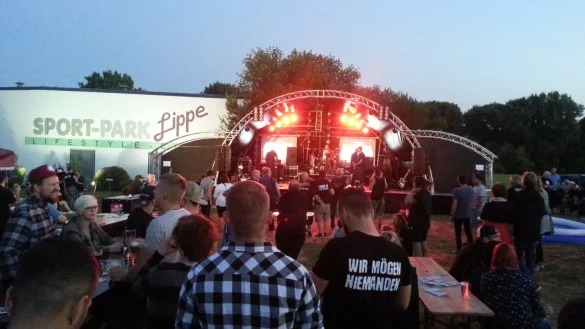 Beim ersten Food&Rock - Festival letztes Jahr kamen bereits 500 Leute an den zwei Veranstaltungstagen vor die B&uuml;hne. - &copy; Andreas Muschick