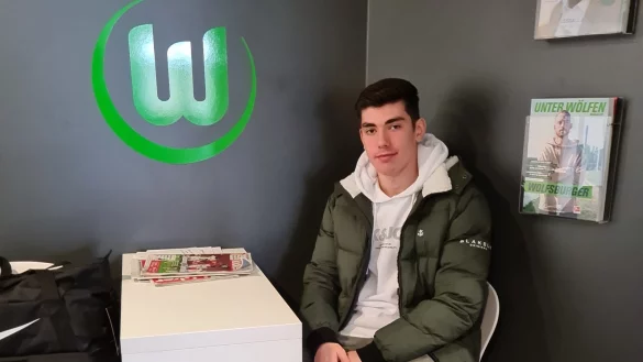 Noch kann der F&auml;nger seine H&auml;nde in den Scho&szlig; legen. Doch schon bald wird Melvin Poms bei den W&ouml;lfen zuschnappen. Foto: Roland Poms - &copy; Roland Poms