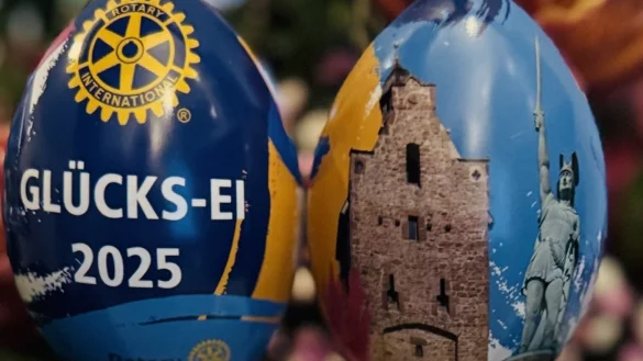 Für eine Spende von fünf Euro erhalten Unterstützer ein dekorativ gestaltetes Glücks-Ei. - © Rotary Club Detmold-Blomberg