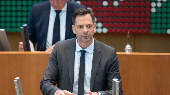 Marc Lürbke sitzt für die FDP im Landtag und soll nun auch Chef der OWL-FDP werden. - © imago/Sven Simon