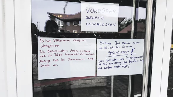 Die Hinweise am Elite-Fitnessstudio am Prozessionsweg hat die Erbengemeinschaft Jakob hinterlassen. - &copy; Privat