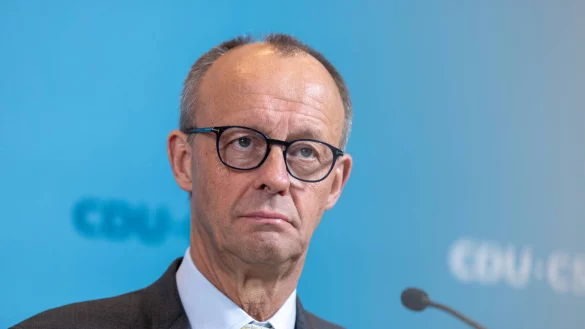 Friedrich Merz gibt sich im Bundestagswahlkampf siegessicher. - &copy; IMAGO/Achille Abboud