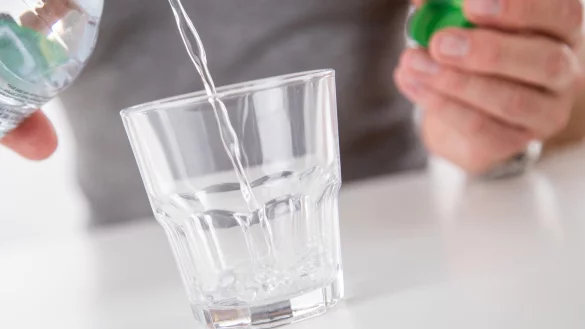 Wasser aus der Flasche - &copy; Foto: Christin Klose