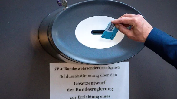 - &copy; Michael Kappeler/dpa