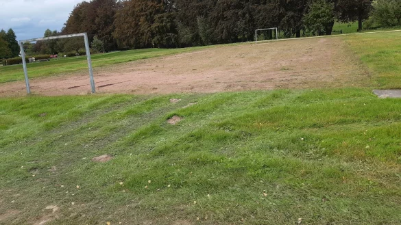 Derzeit wirkt der Platz noch trostlos. Mit der F&ouml;rderung von Bund und Land soll sich das bald &auml;ndern. - &copy; Stadt Barntrup