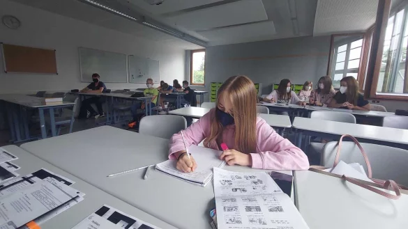 Paulina (12) will in der Sommerschule ihr Englisch verbessern. - &copy; Janet K&ouml;nig