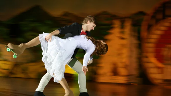 Die Alverdisser Rollkunstl&auml;ufer - ein sportliches Aush&auml;ngeschild der Stadt. Hier bei einer M&auml;rchenauff&uuml;hrung. - &copy; Sylvia Frevert(LZ)