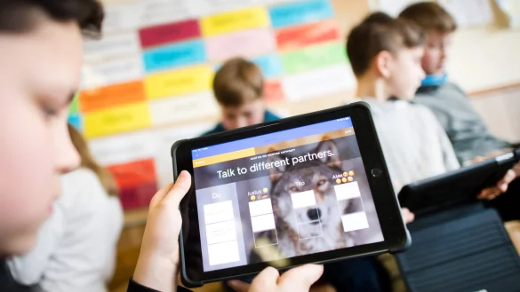 Aus Sicht der Sekundarschule in Horn-Bad Meinberg bieten die Tablets des Herstellers Apple die besten Voraussetzungen f&uuml;r die Nutzung im Home-Schooling. - &copy; Symbolfoto: Julian Stratenschulte/dpa