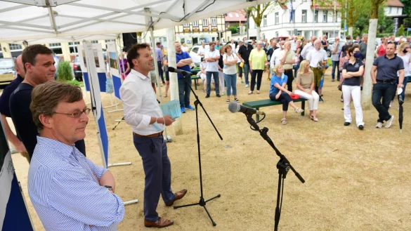 Bei der Veranstaltung sprechen (von links) Jan Lackmann, Stephan Prinz zur Lippe und Frank Hilker.&nbsp; - &copy; Nicole Ellerbrake