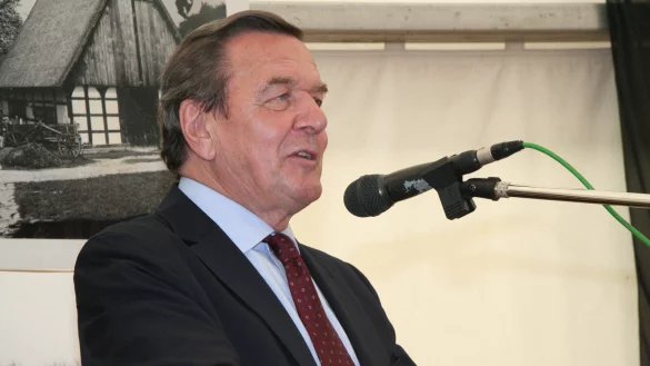Gerhard Schr&ouml;der steht wegen seine N&auml;he zu Wladimir Putin in der Kritik. - &copy; Archivfoto: Martin Hostert