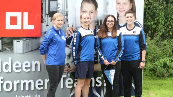 Rea Wohlann (von links), Nele Grauert, Jasmin Butz und Marie Wollbrink freuen sich als Aufsteiger &uuml;ber die Herausforderung in den neuen Klassen. Foto: Dietmar Welle - &copy; Dietmar Welle(LZ)