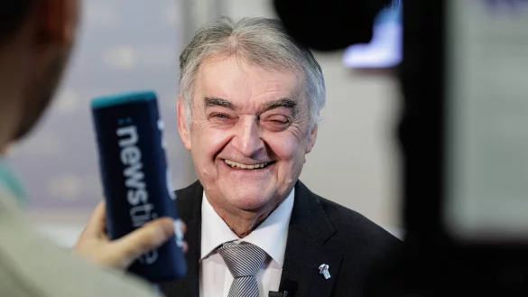 NRW-Innenminister Herbert Reul (CDU) genießt in der Bevölkerung einen guten Ruf. - © IMAGO/Oliver Langel