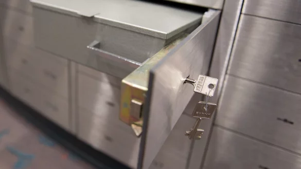 Bankschlie&szlig;f&auml;cher im Test - &copy; Foto: Daniel Reinhardt/dpa/dpa-tmn