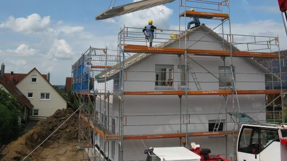 15 neue Grundstücke für Westorf: Bürgermeister Hecker will über weitere Areale in Hohenhausen reden. - © Symbolbild: Pixabay