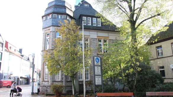 Steht unter Denkmalschutz: das historische Rathaus, das das st&auml;dtische Standesamt beherbergt. Im Ratssaal finden Trauungen statt, in anderen R&auml;umen sollen die Fraktionen B&uuml;ros erhalten. - &copy; Cordula Gr&ouml;ne