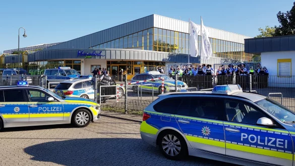 Tumult im D&uuml;sseldorfer Rheinbad - &copy; Foto: Gerhard Berger